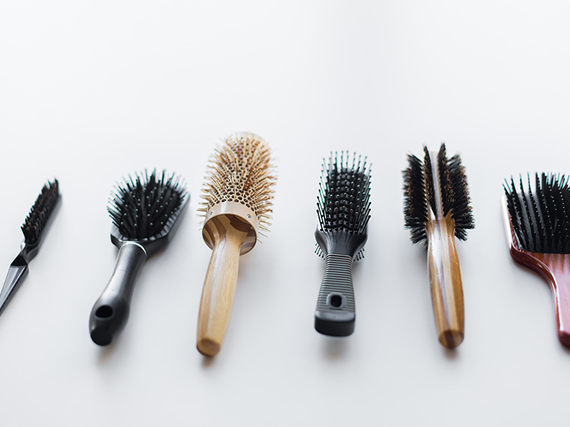 Brushes & combs